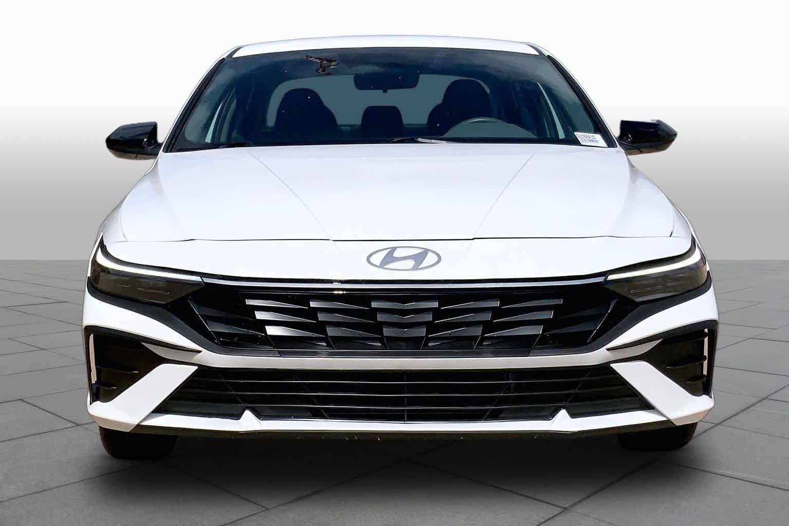 Used 2025 Hyundai Elantra SEL FWD image 4