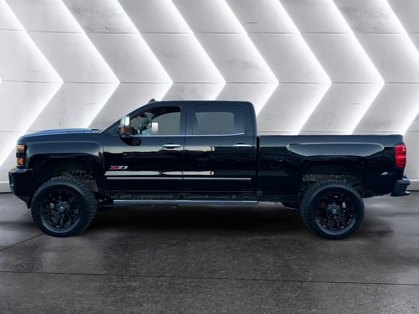 Used 2019 Chevrolet Silverado 3500 LTZ w/ Duramax Plus Package AWD/4WD image 2