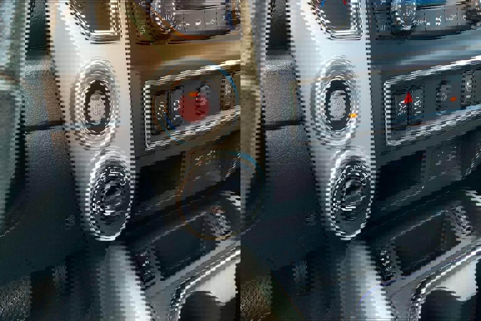 Used 2021 Nissan Titan SV w/ SV Convenience Package image 33