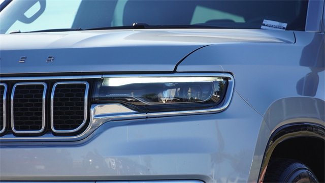 Used 2023 Jeep Wagoneer L Series III w/ Preferred Equipment Group image 4