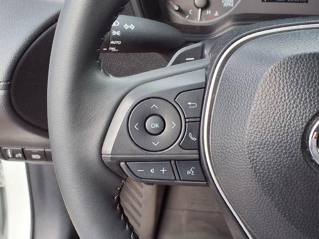 Used 2025 Toyota Corolla Cross AWD Hybrid w/ Moonroof Package image 31