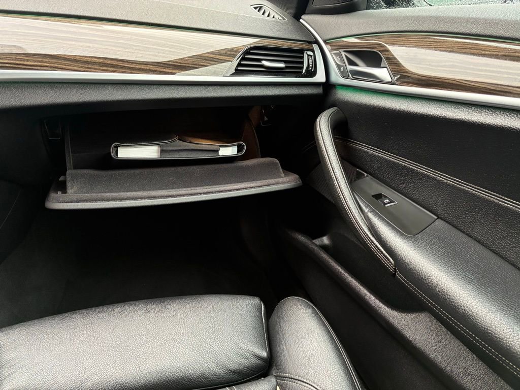 Used 2019 BMW 530i xDrive w/ M Sport Package image 39