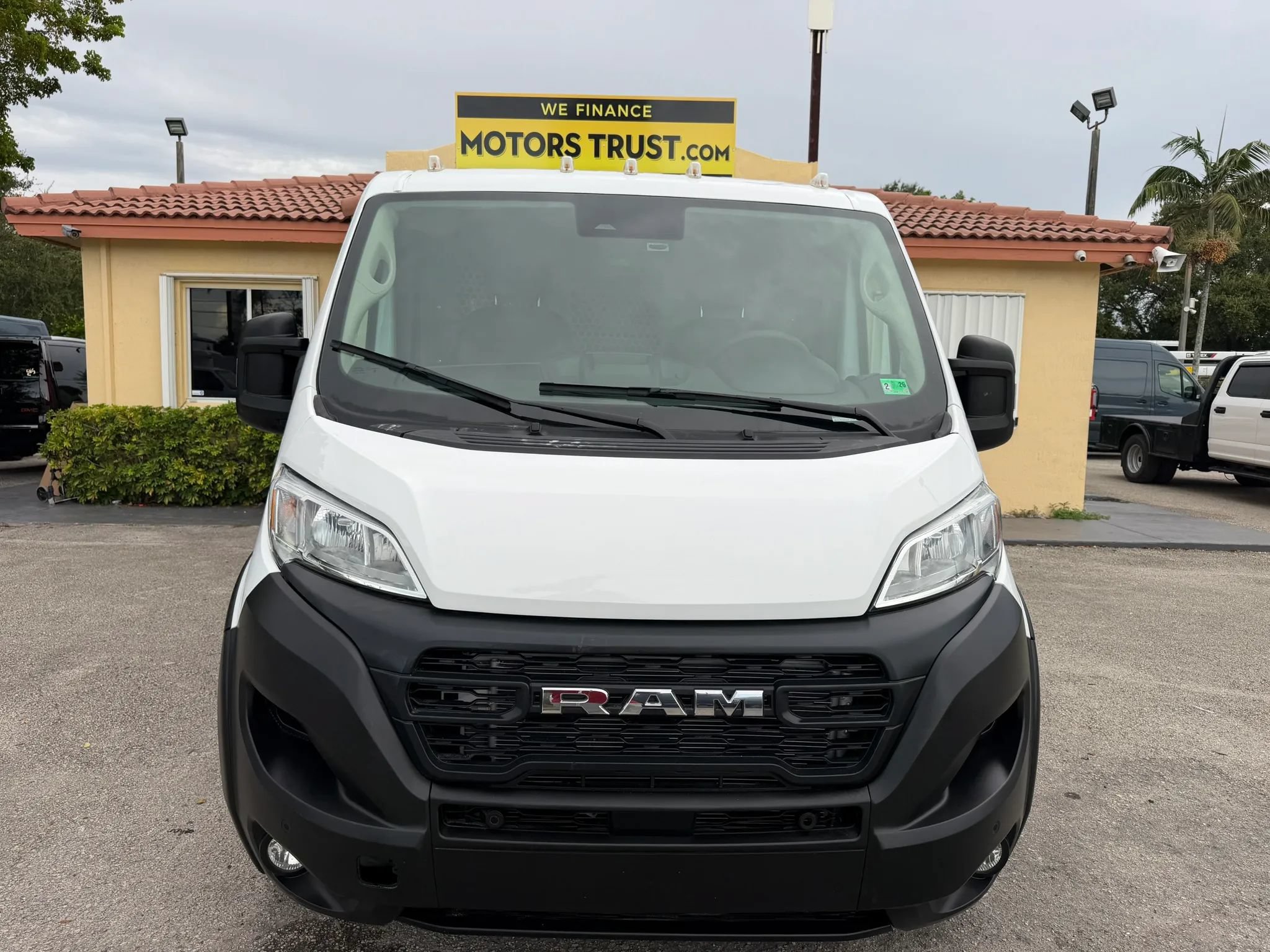 Used 2024 RAM ProMaster 2500 136 w/ Safety Group FWD image 12
