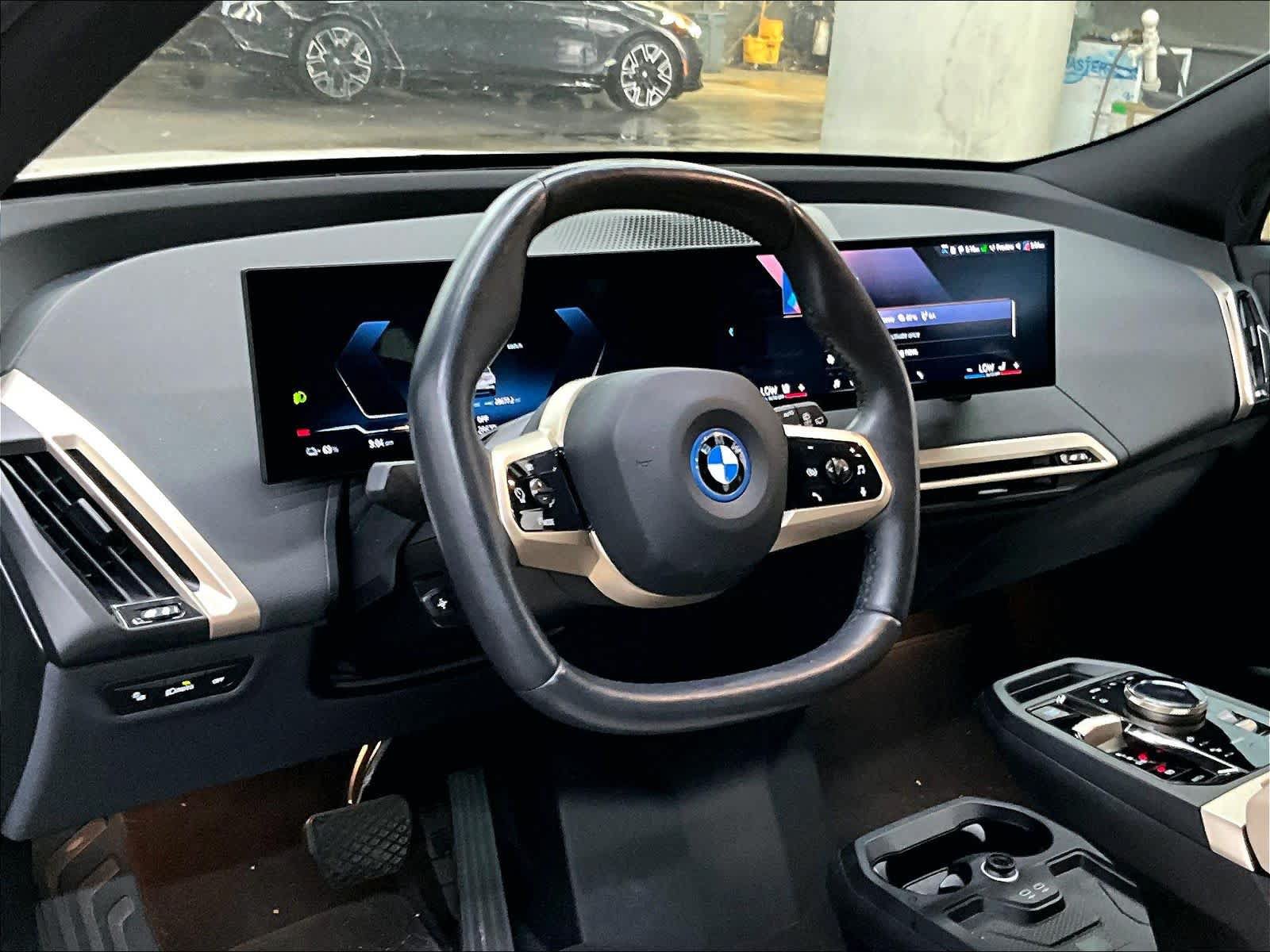 Used 2024 BMW iX xDrive50 w/ Sport Package AWD/4WD image 16