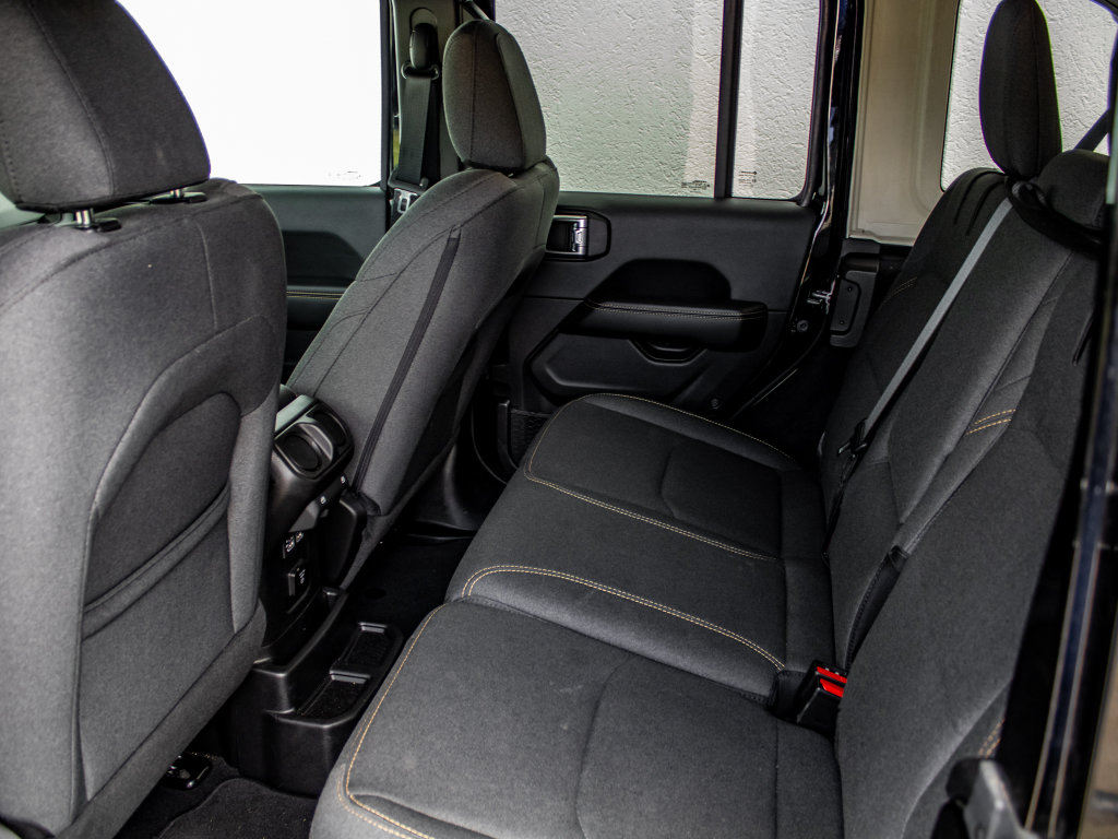 Used 2025 Jeep Wrangler Unlimited Sahara AWD/4WD image 24