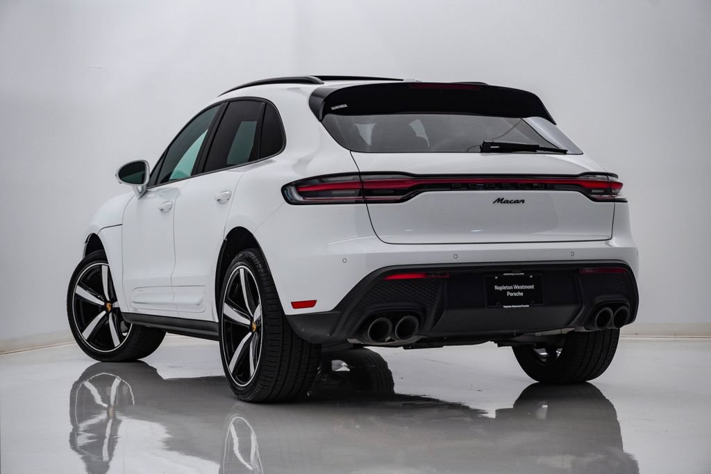 Certified 2026 Porsche Macan AWD/4WD image 3