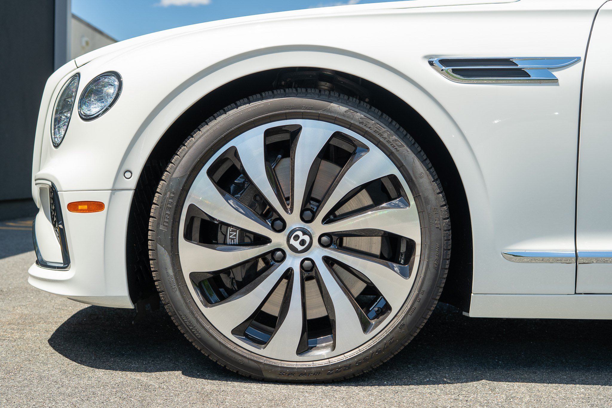 Used 2026 Bentley Flying Spur Plug-In Hybrid AWD/4WD image 6