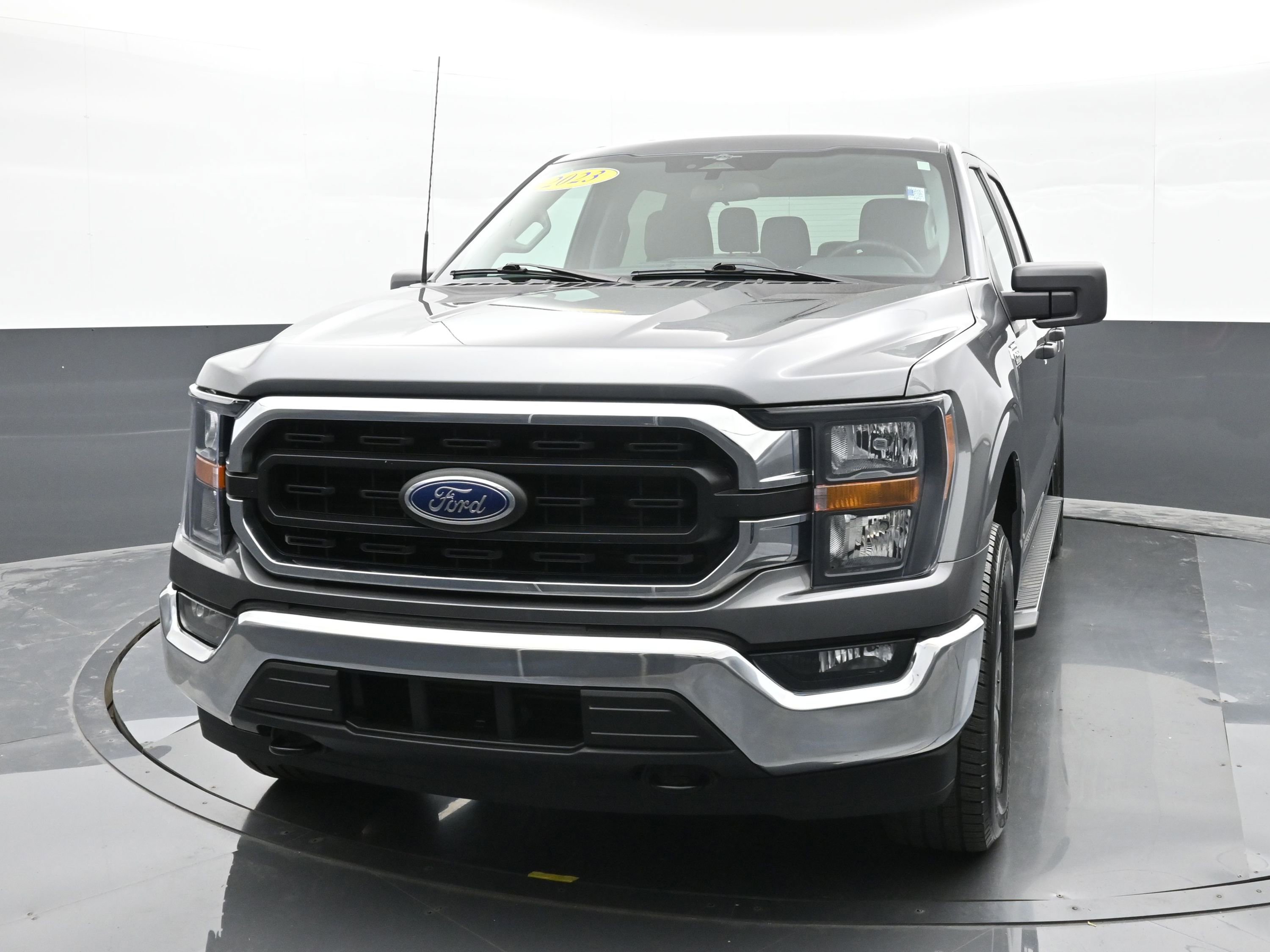 Used 2023 Ford F150 XLT image 3