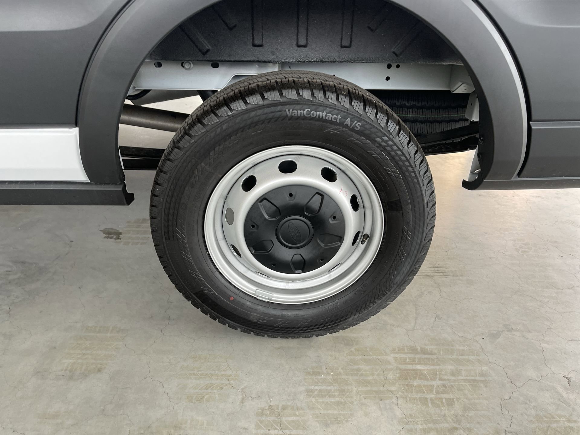 New 2024 Ford Transit 250 148 Medium Roof image 16