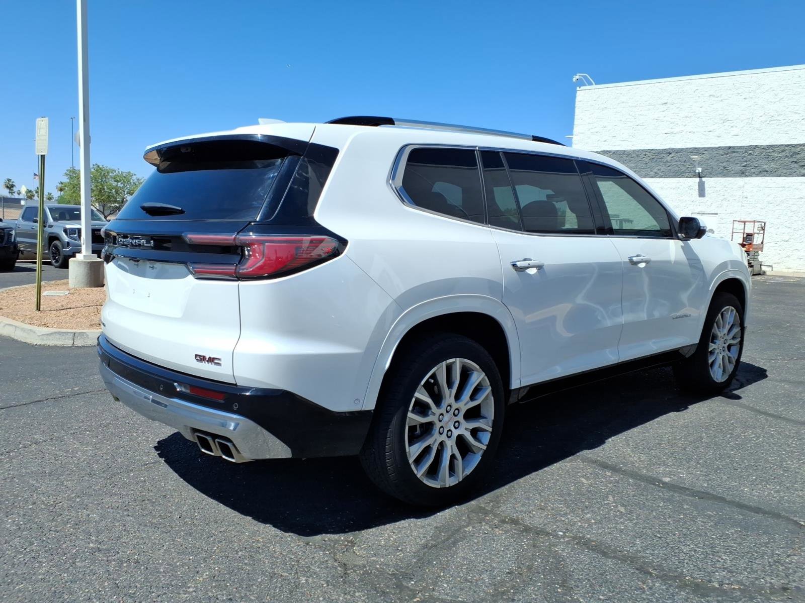 Used 2025 GMC Acadia Denali w/ Super Cruise Package FWD image 5