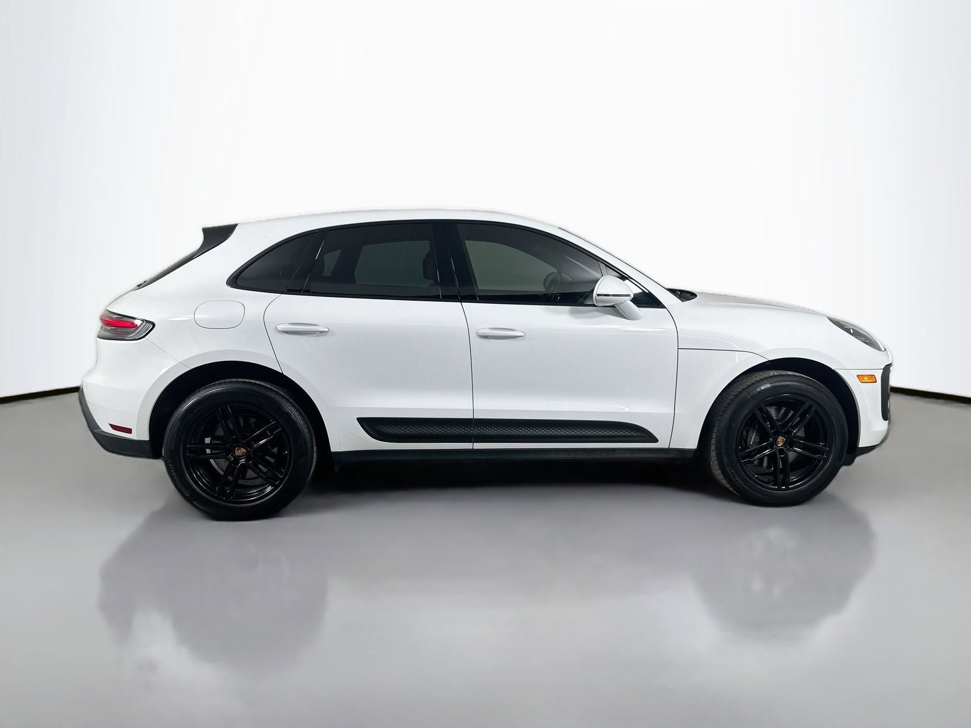 Certified 2022 Porsche Macan image 8