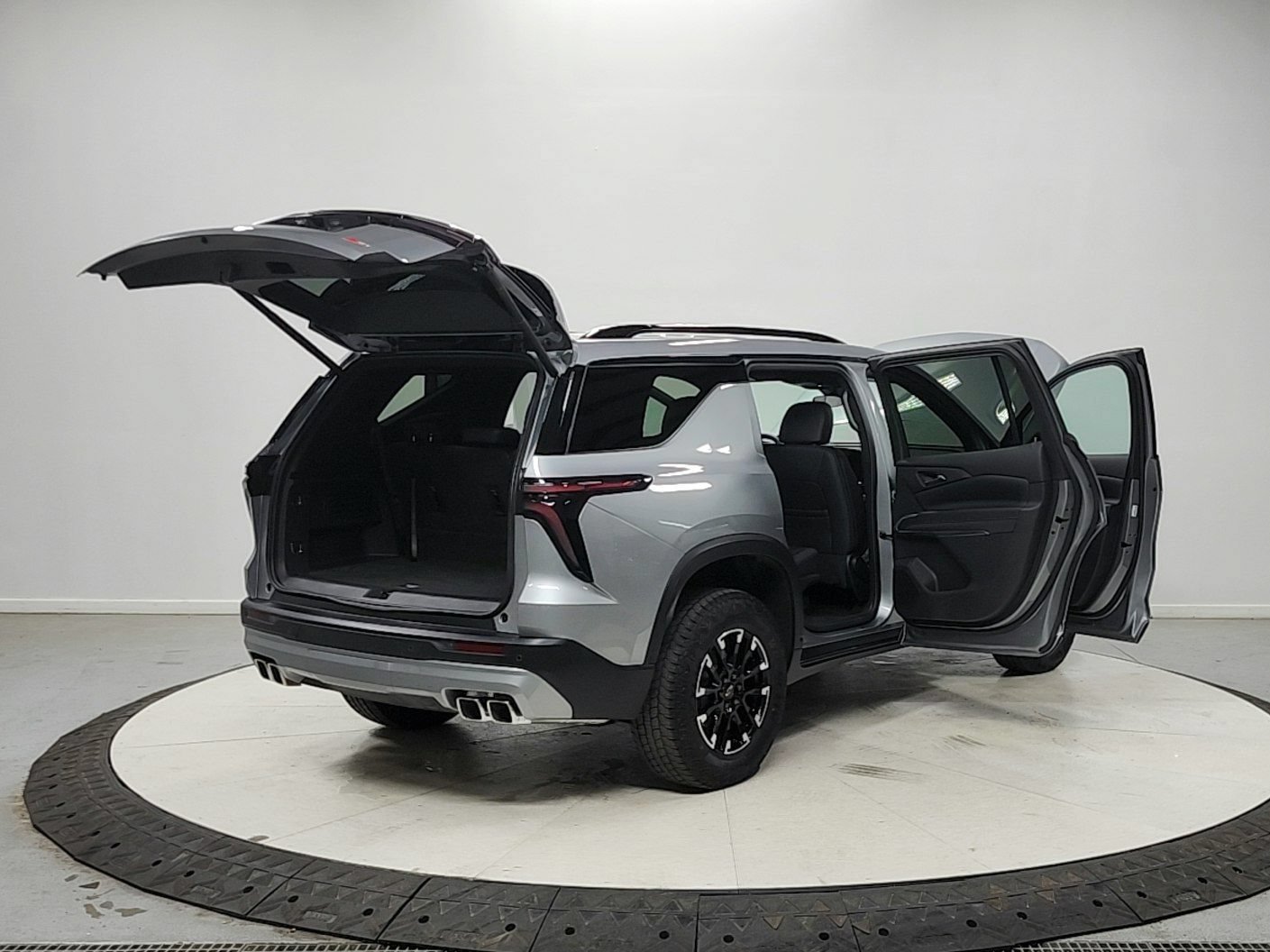 Used 2025 Chevrolet Traverse Z71 AWD/4WD image 15