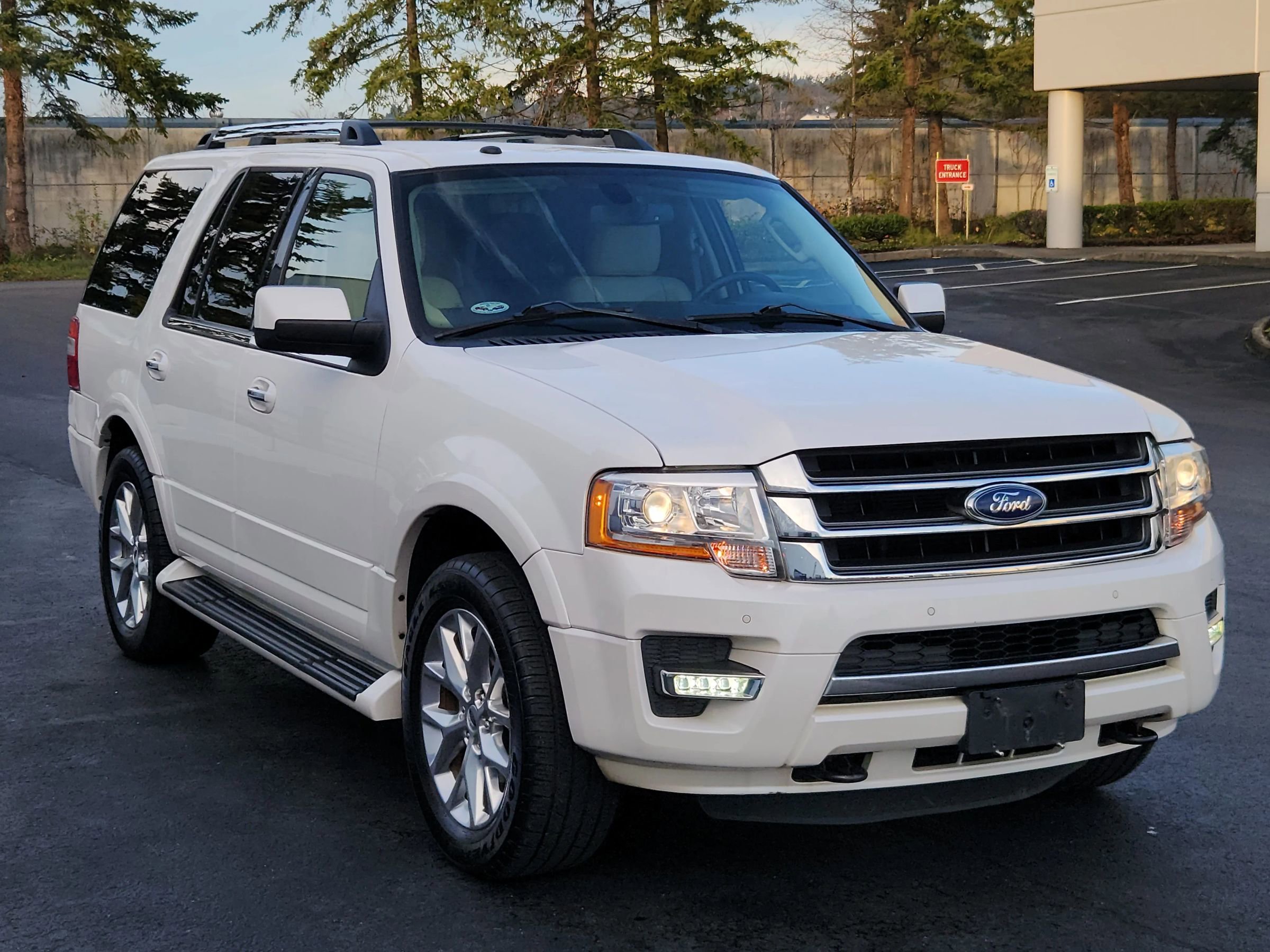 Used 2017 Ford Expedition Limited image 5