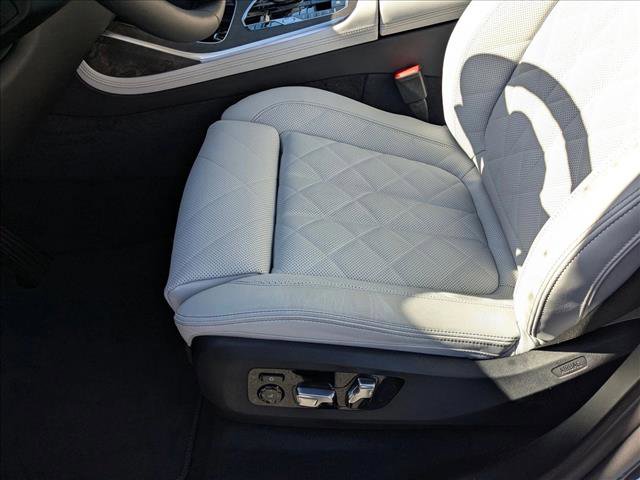 Used 2025 BMW X7 xDrive40i image 4