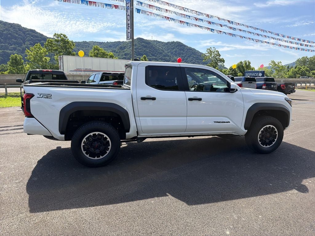 Used 2024 Toyota Tacoma TRD Off-Road AWD/4WD image 3