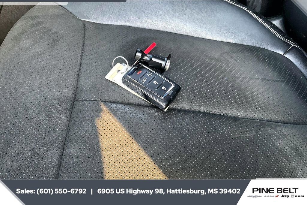 Used 2021 Jeep Grand Cherokee L Laredo image 9