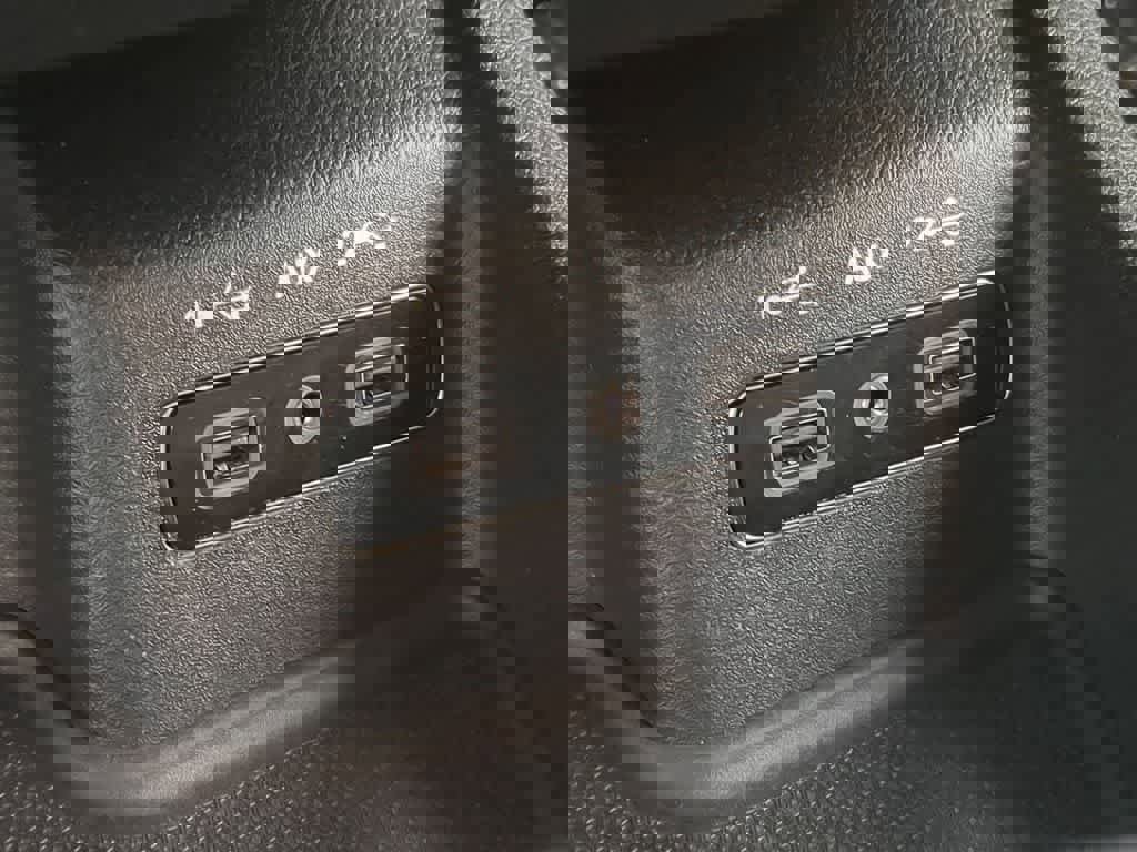 Used 2019 Dodge Durango SXT w/ 3rd Row Seating Group image 29