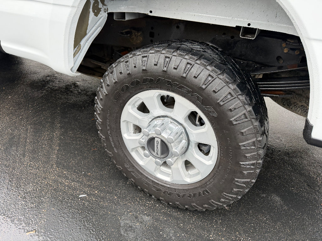 Used 2023 Ford F350 XLT w/ FX4 Off-Road Package image 12