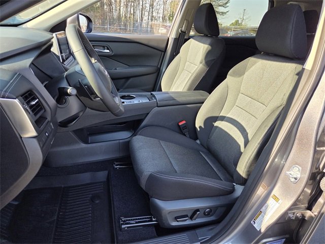 Certified 2025 Nissan Rogue SV image 5