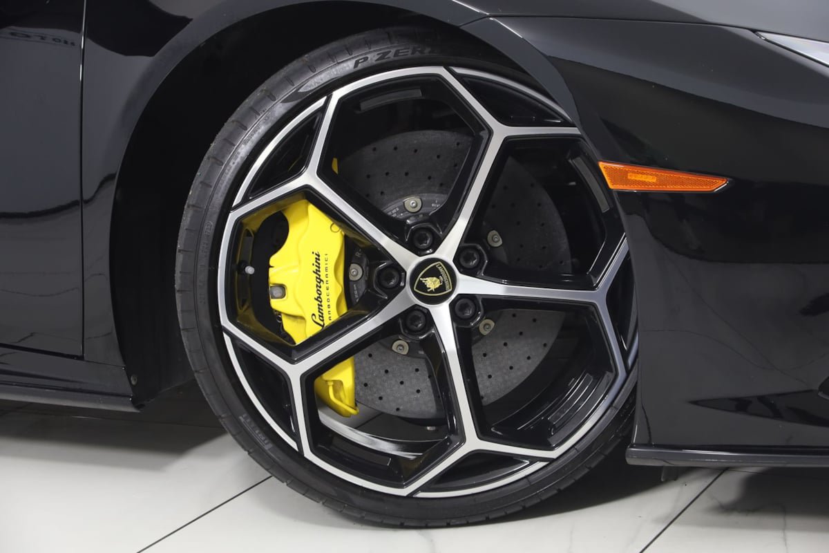 Used 2023 Lamborghini Huracan EVO RWD image 20