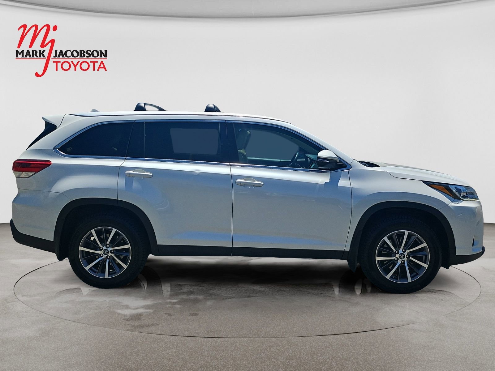 Used 2019 Toyota Highlander SE AWD/4WD image 4