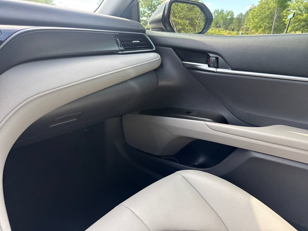 Used 2022 Toyota Camry SE FWD image 17