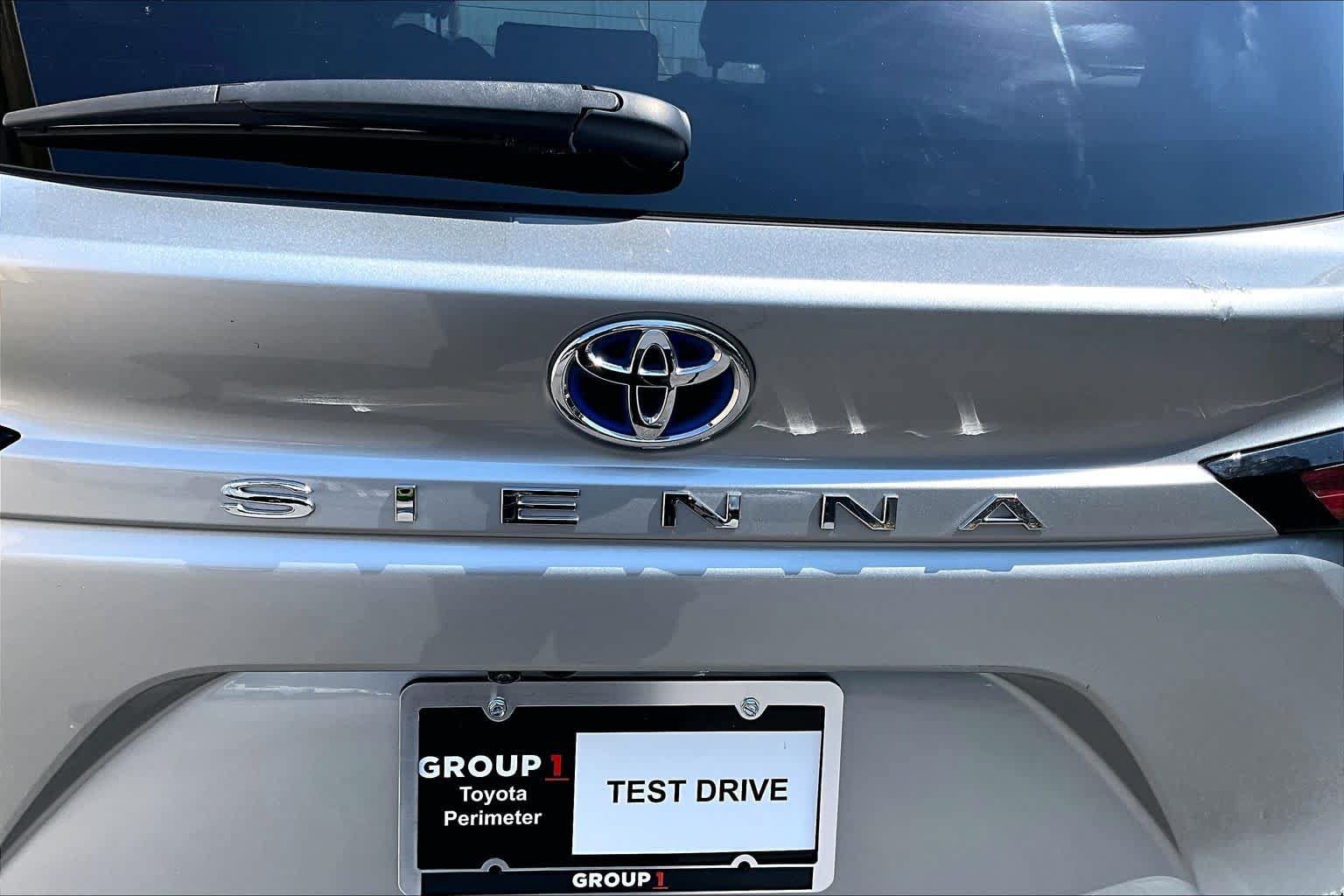 Certified 2023 Toyota Sienna Platinum FWD image 31