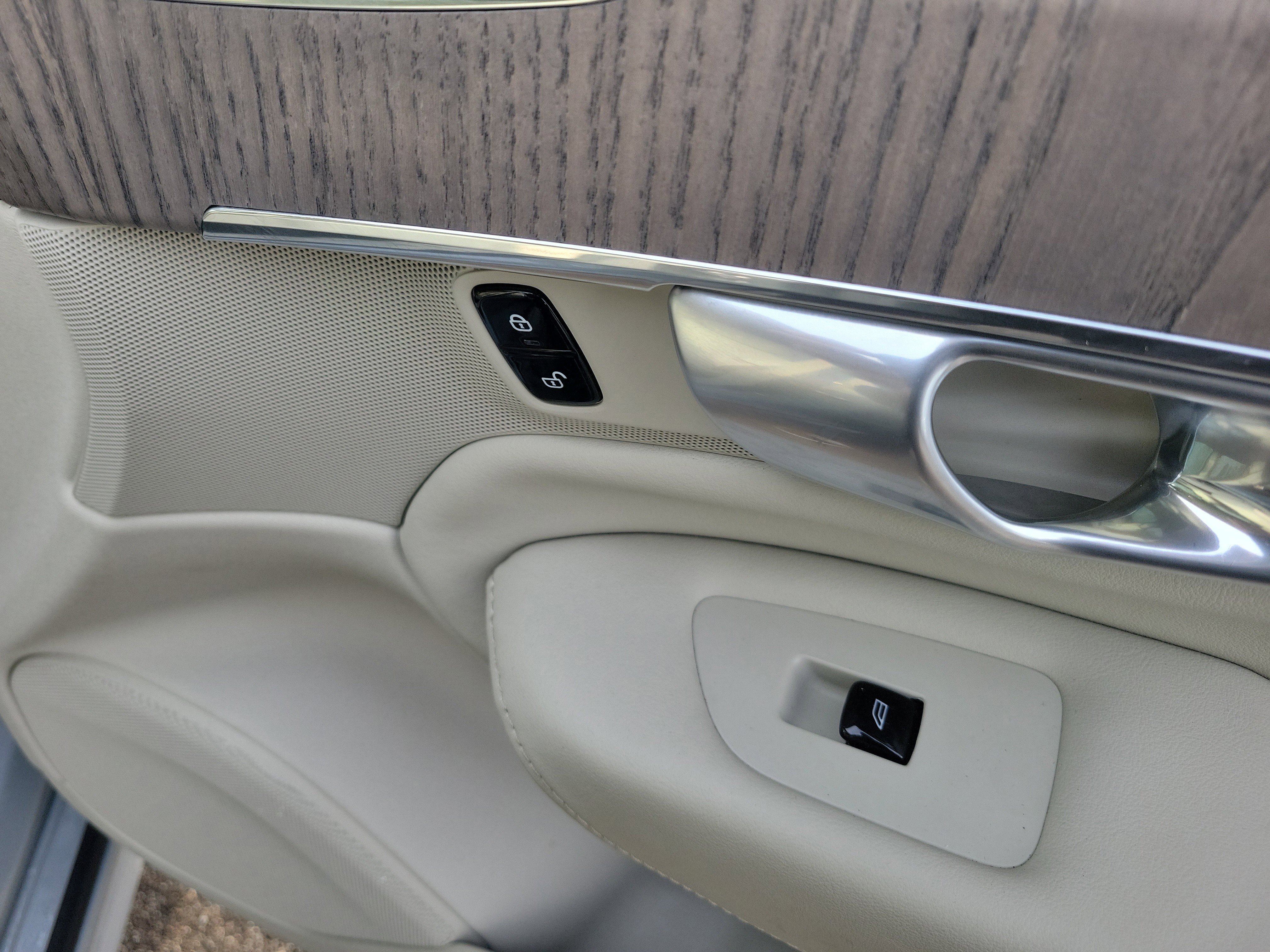 Used 2024 Volvo XC90 B6 Plus w/ Protection Package Premier image 11