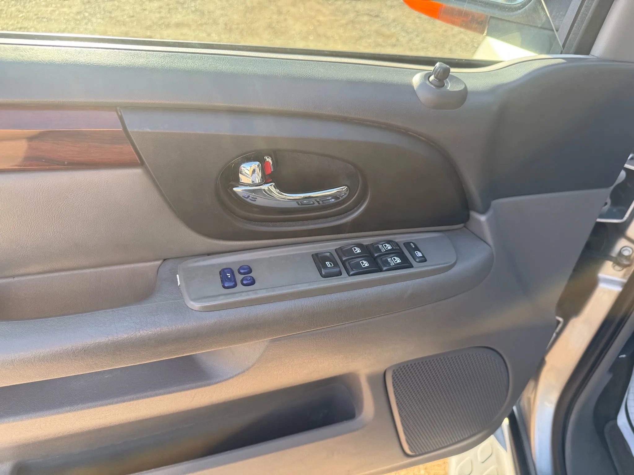 Used 2004 GMC Envoy SLT image 10