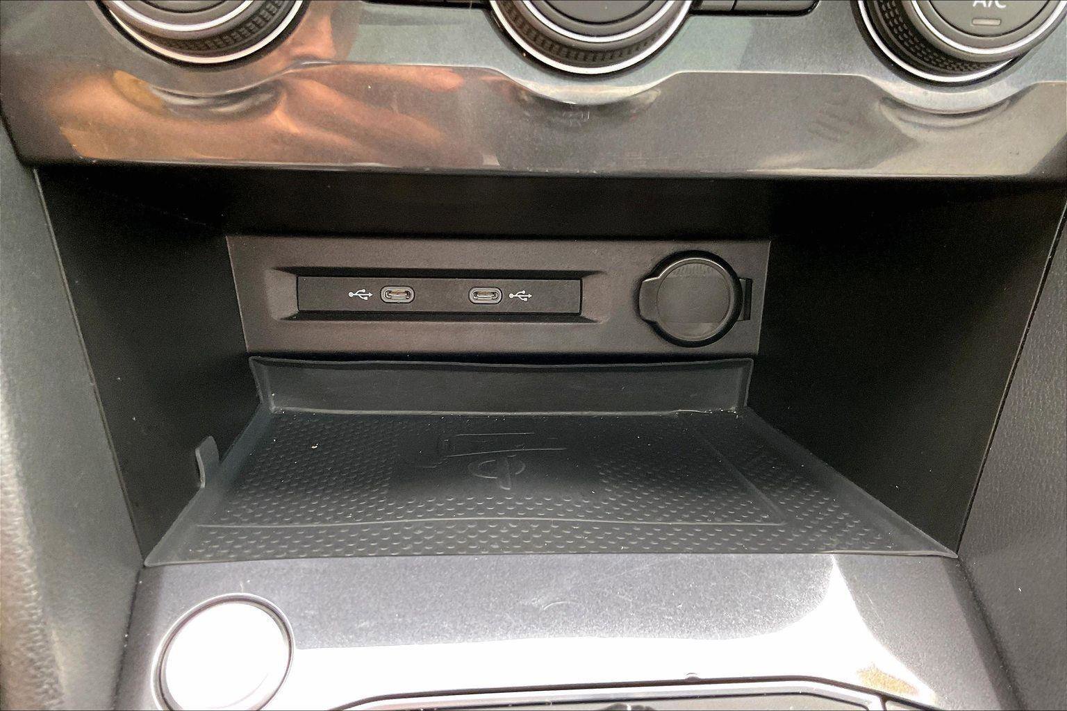 Used 2021 Volkswagen Tiguan SE w/ Panoramic Sunroof Package image 26