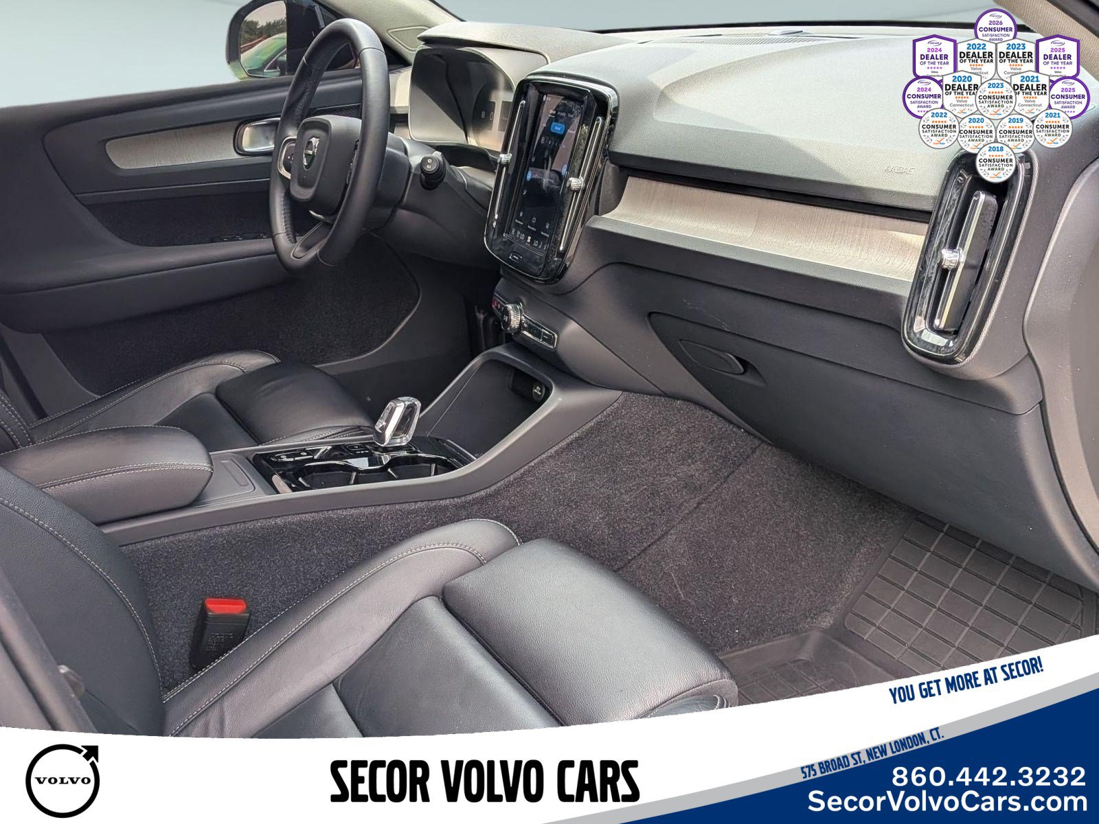 Used 2024 Volvo XC40 B5 Plus w/ Protection Package Premier AWD/4WD image 27