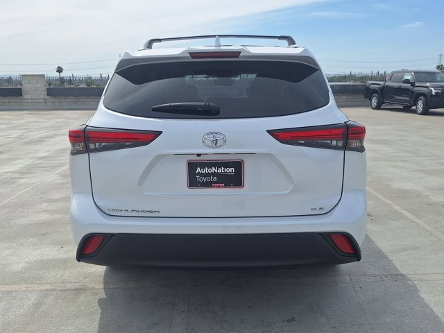 Used 2023 Toyota Highlander XLE image 7
