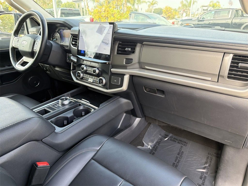 Used 2024 Ford Expedition XLT image 34