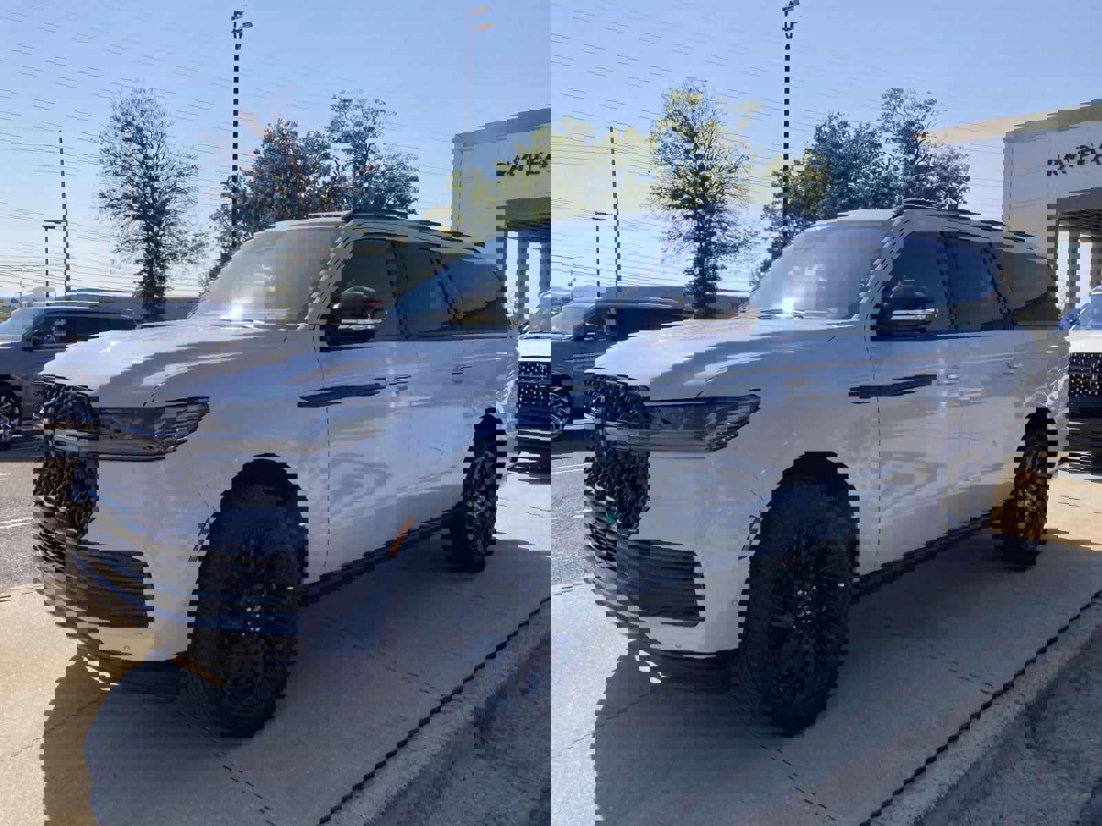 New 2025 Lincoln Navigator L Reserve w/ Jet Appearance Package image 9