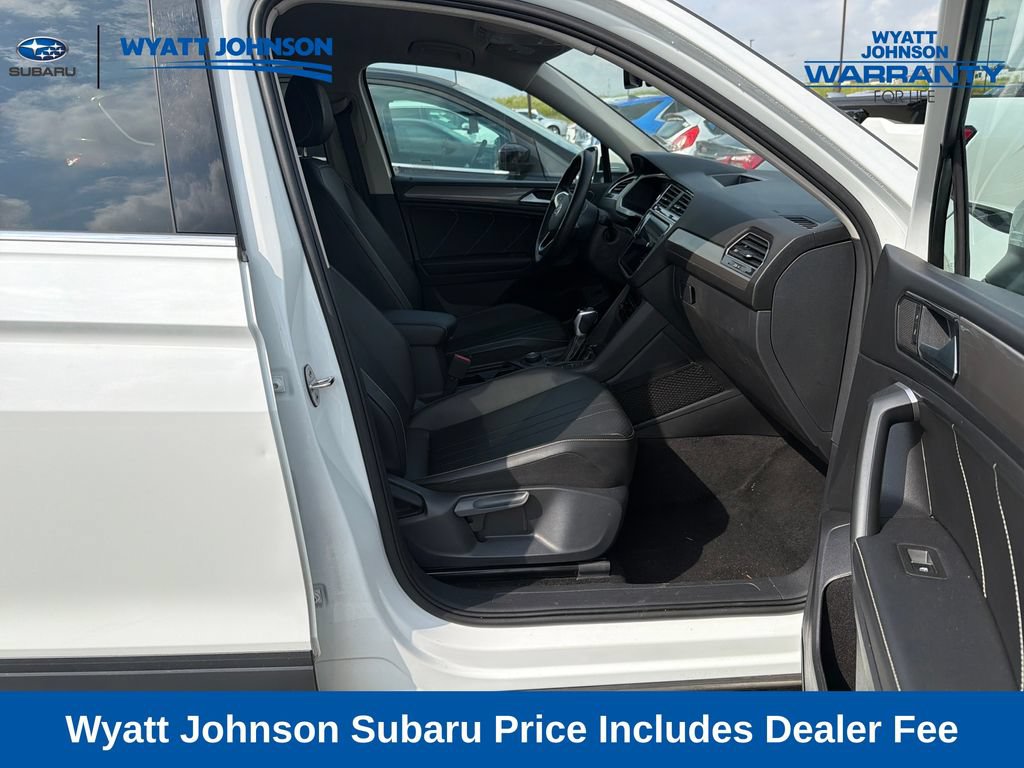 Used 2024 Volkswagen Tiguan SE AWD/4WD image 33