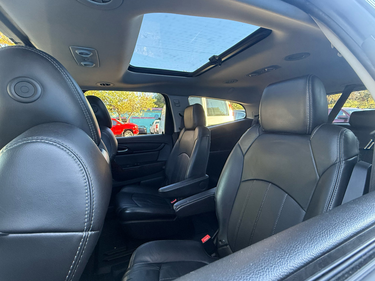 Used 2014 Chevrolet Traverse LTZ w/ LPO, 'HIT The Road' Package image 29