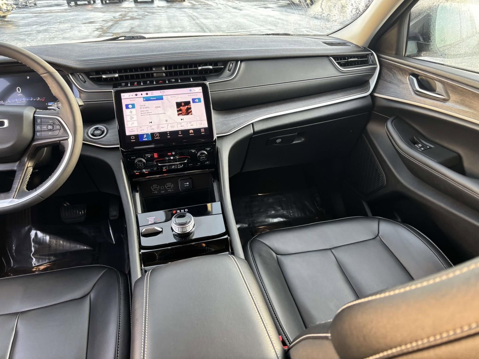 Used 2023 Jeep Grand Cherokee L Limited image 32