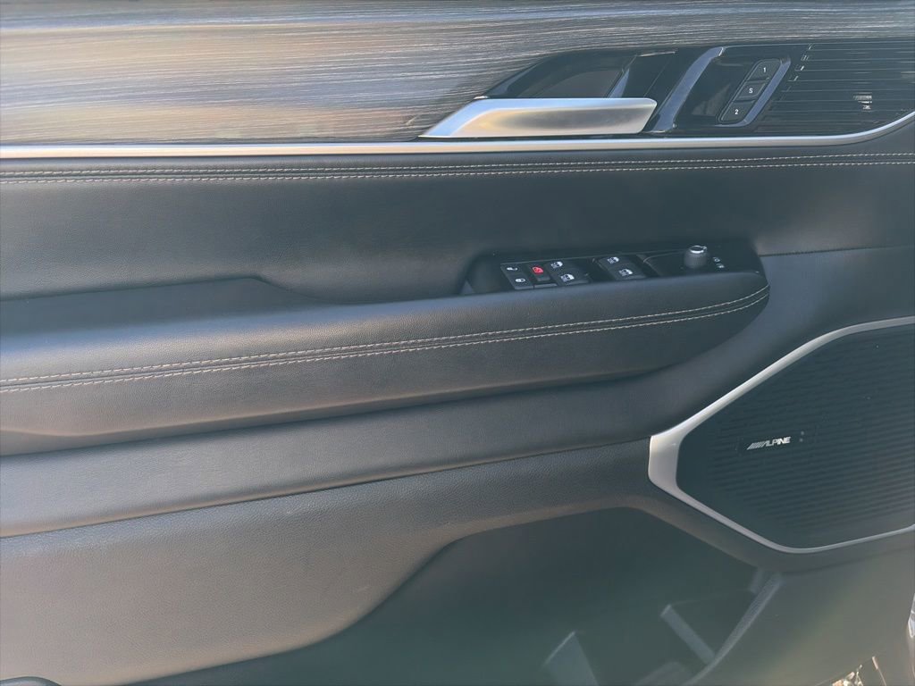 Used 2024 Jeep Wagoneer Series II w/ Flexible Seating Group AWD/4WD image 9