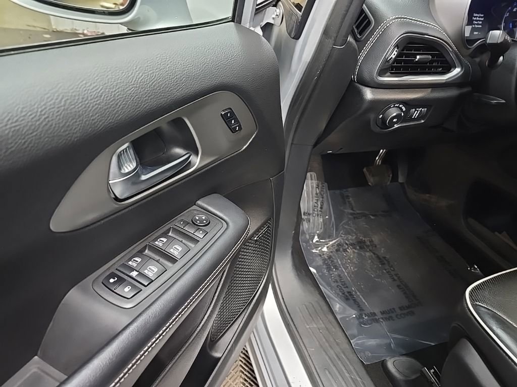 Used 2022 Chrysler Pacifica Limited w/ S Appearance Package image 28