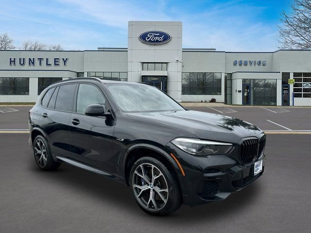 Used 2022 BMW X5 xDrive45e w/ M Sport Package AWD/4WD image 3