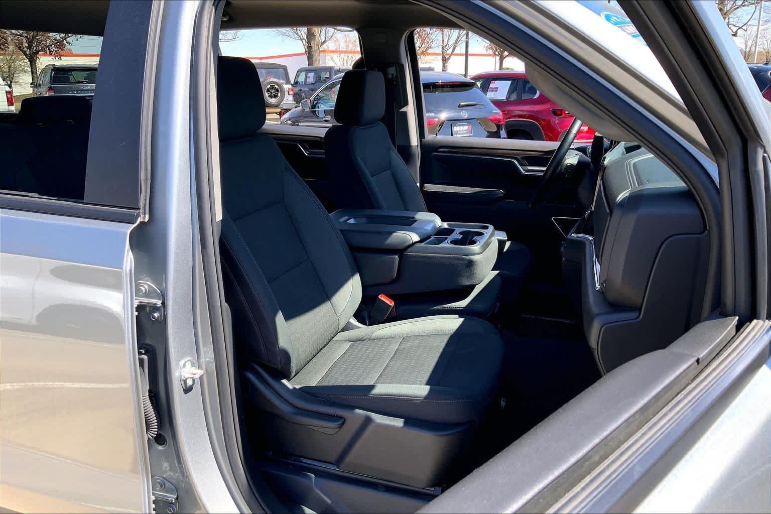 Used 2025 Chevrolet Silverado 1500 LT AWD/4WD image 16