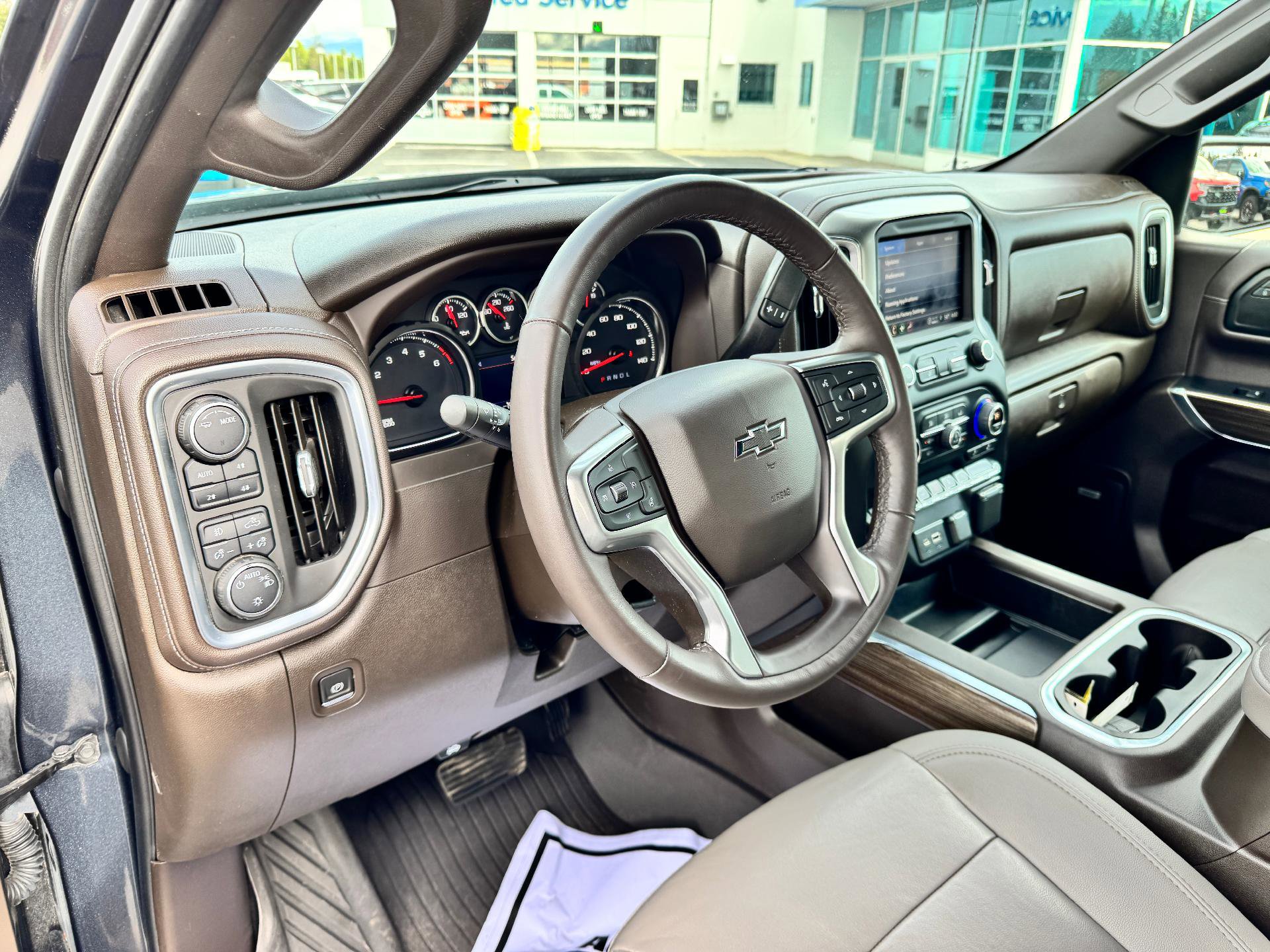 Used 2022 Chevrolet Silverado 1500 LT Trail Boss w/ Convenience Package II image 9