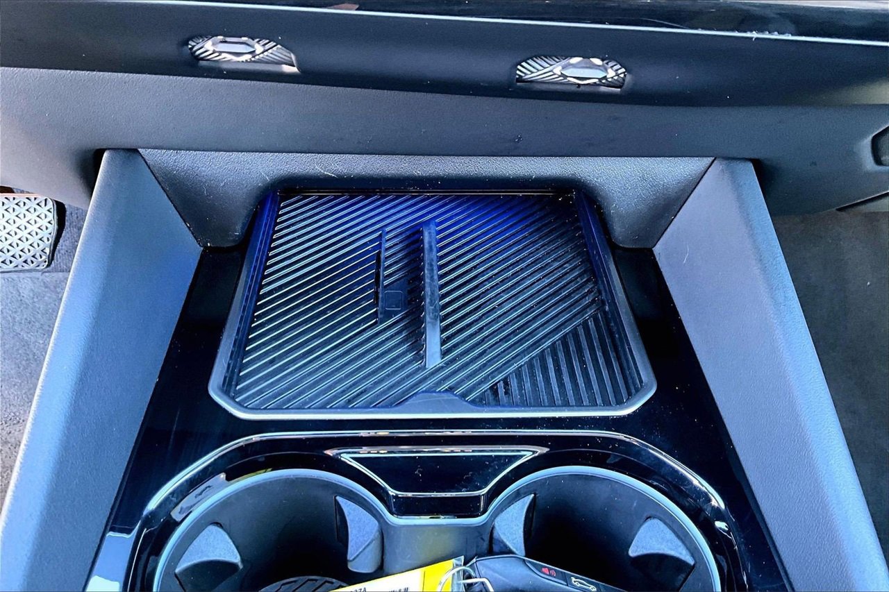 Used 2024 BMW 530i w/ Premium Package image 18