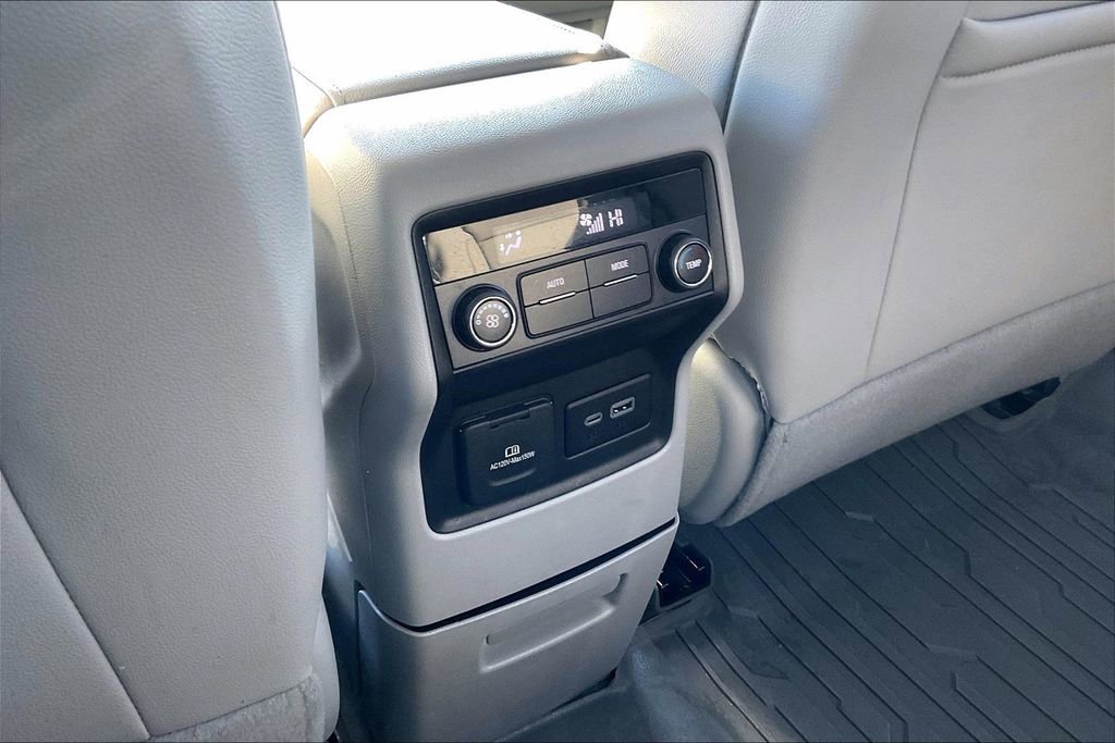 Used 2023 GMC Acadia SLT image 11