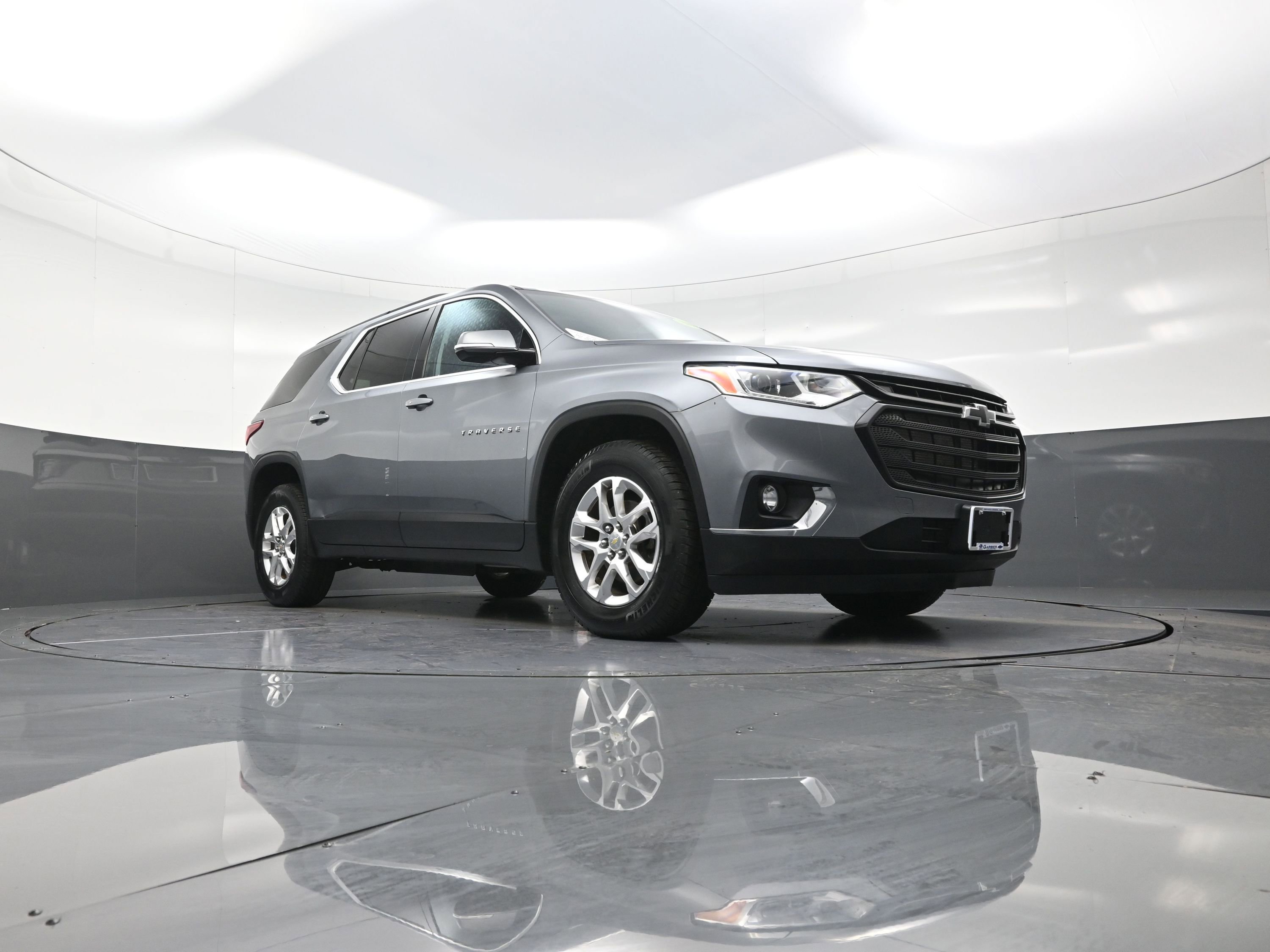 Used 2020 Chevrolet Traverse LT w/ LPO, Black Accent Package image 9