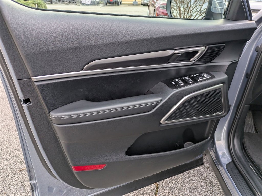 Used 2024 Kia Telluride LX image 11