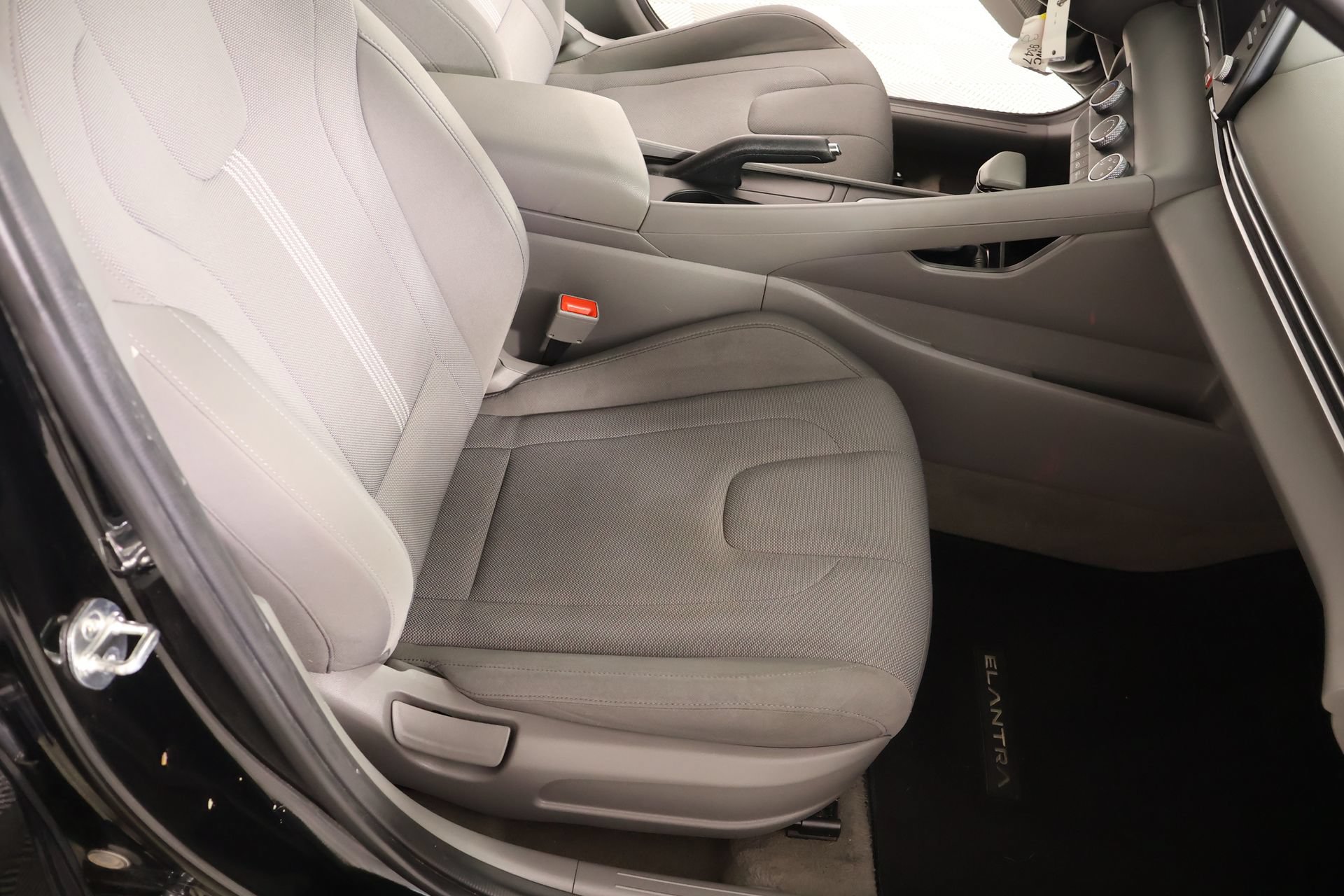Used 2024 Hyundai Elantra SE FWD image 12