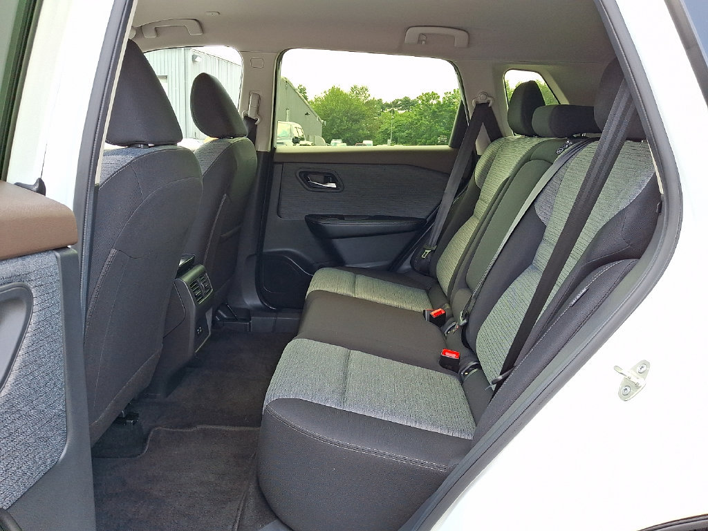 Used 2023 Nissan Rogue SV AWD/4WD image 10
