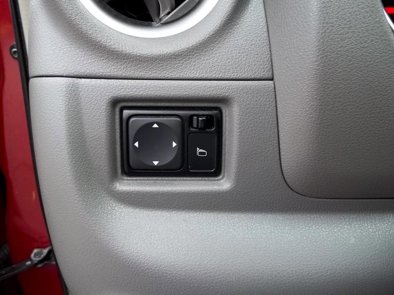 Used 2014 Nissan Versa SL w/ Tech Package image 19