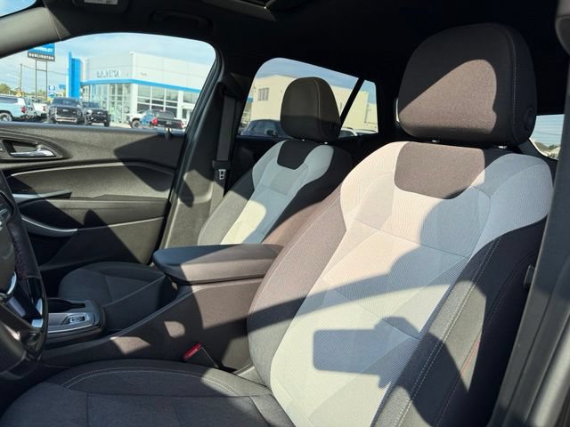 Used 2025 Chevrolet Trax RS w/ Sunroof Package FWD image 16